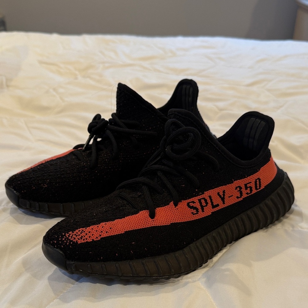 Yeezy 350v2 100% authentic